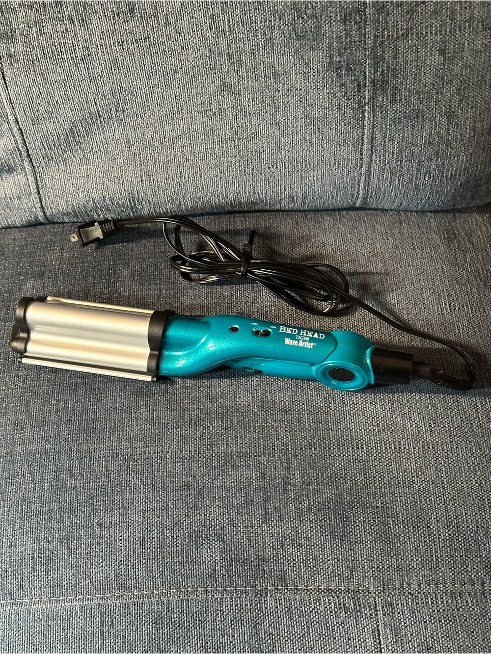 Bed Head TIGI Wave Artist Iron